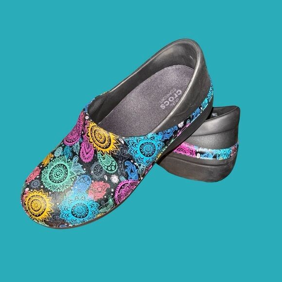 Women’s Crocs Neria Pro II Black/Colorful Print  Dual Comfort Clogs Size W7 - Picture 9 of 10